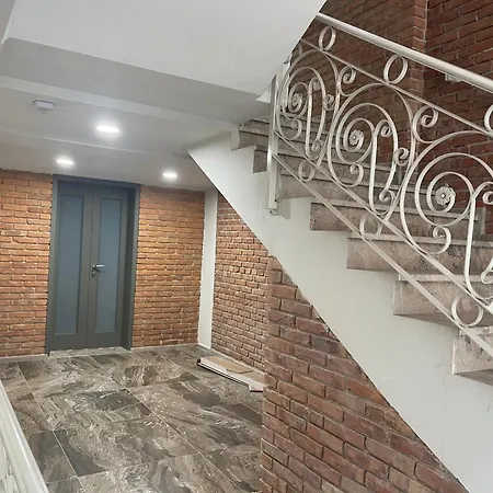 Ale Investa Hospitality * تيرانا