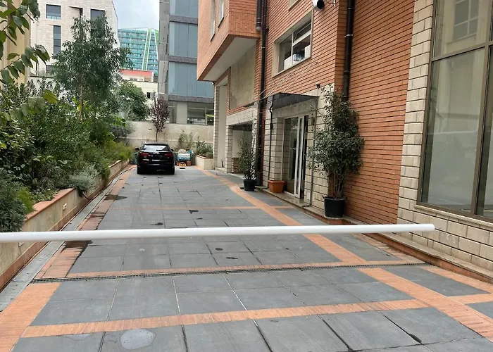 Ale Investa Hospitality アパート ティラナ